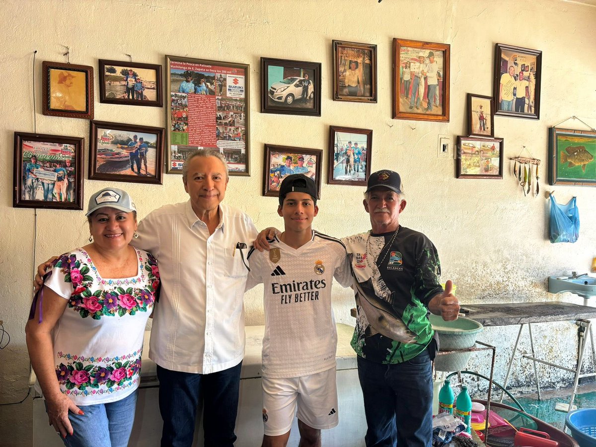 Con mi gran amigo Muchilanga y su bella familia. 
Cuando vengo a Emiliano Zapata procuro visitar su restaurante para degustar uno de los mejores pescados que sirven en Tabasco. 
#Bertruy
#Tabasco
#EmilianoZapata