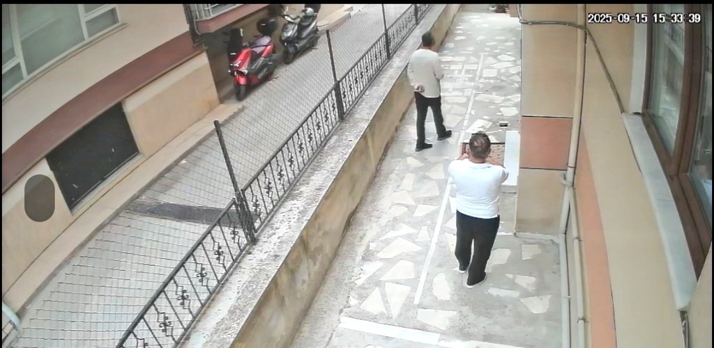 vncrms's tweet image. Ya delireceğim. Cidden aklım artık almiyor. 

Bakin. 65 yaşındaki kadın darp ediliyor,kocası darp edliyor onlari korurken oğlu 3 kere farklı yerinden yara alıyor. Eşi kanser oluyor ölüyor. Eşi öldükten sonra bu sefer mafya ile tehdit ediliyor. Darp edildiği davada 65 yaşındaki…