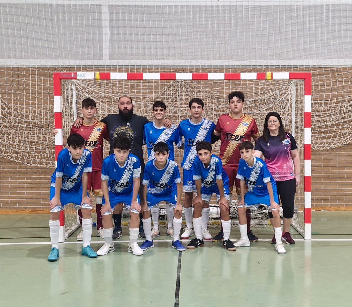 Cadete

Primera victoria de los nuestros en un partido donde no cometimos los fallos habituales y gracias a un gran juego en equipo conseguimos los 3 puntos.