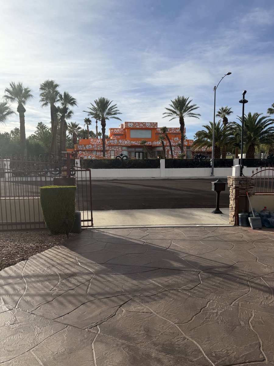 Everyday I wake up and check on my bags just by L👀King at my neighbors house @izadi <a href="/lookdotfun/">LOOK</a>