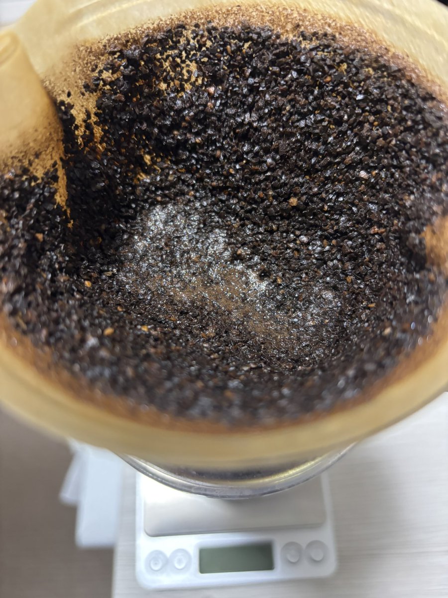 VitaOgni's tweet image. おは市販コーヒー☁️

浅煎りは酸っぱいイメージ
ても実は焼きムラが原因のこともあるって小耳に挟んだけど、ホント？
私は濃くてコクのあるのが好み
#オニジョルノ
#CoffeeTips
#珈琲好きと繋がりたい