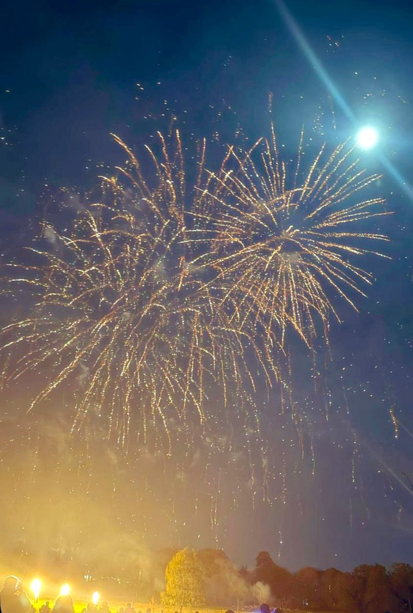 Danij_leigh's tweet photo. 🔥🎇🎆🧨Remember, remember, the 5th of November, Gunpowder, treason and plot. I see no reason why gunpowder treason should ever be forgot.
Happy bomb fire night 🔥🎇🎆🧨

#BombFire #GuyFawkes #London #5thOfNovember #poetry #Like #RT #photographer #Fireworks #Firework https://t.co/S2V2BOt7Bx