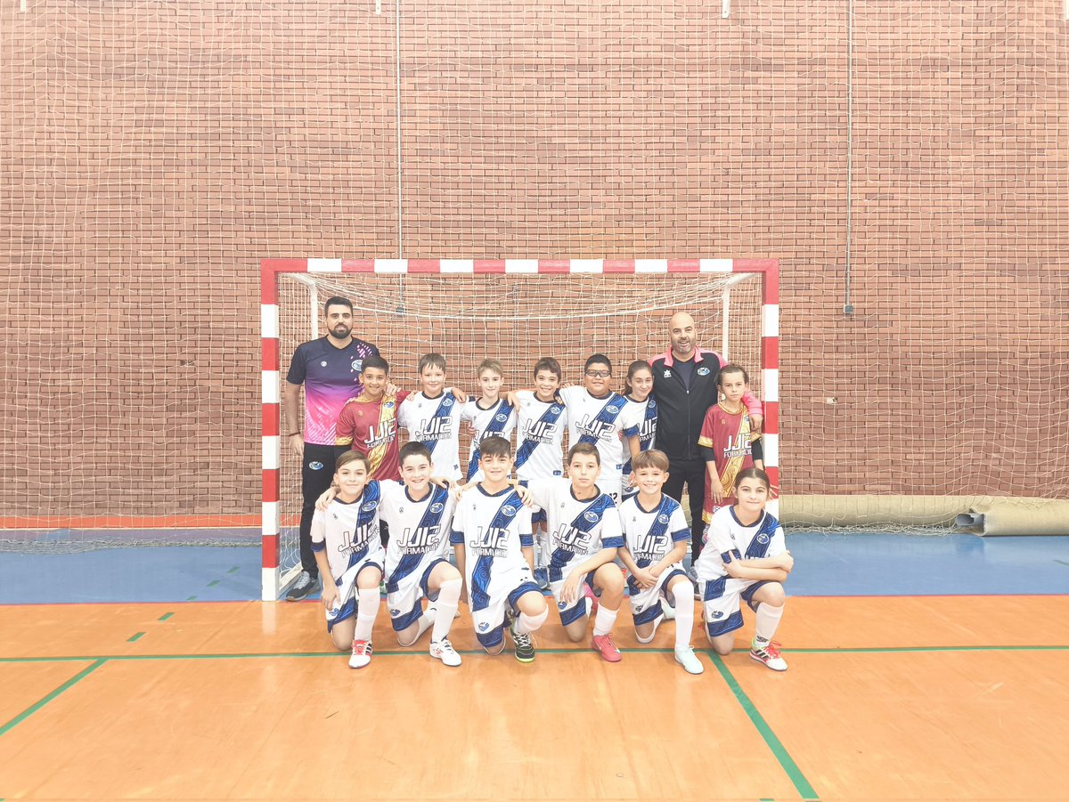 Último partido del clasificatorio en el que el equipo alevín acumula una nueva derrota frente a Vedruna, partido muy difícil para los nuestros donde el rival planteo-portero jugador durante todo el encuentro.