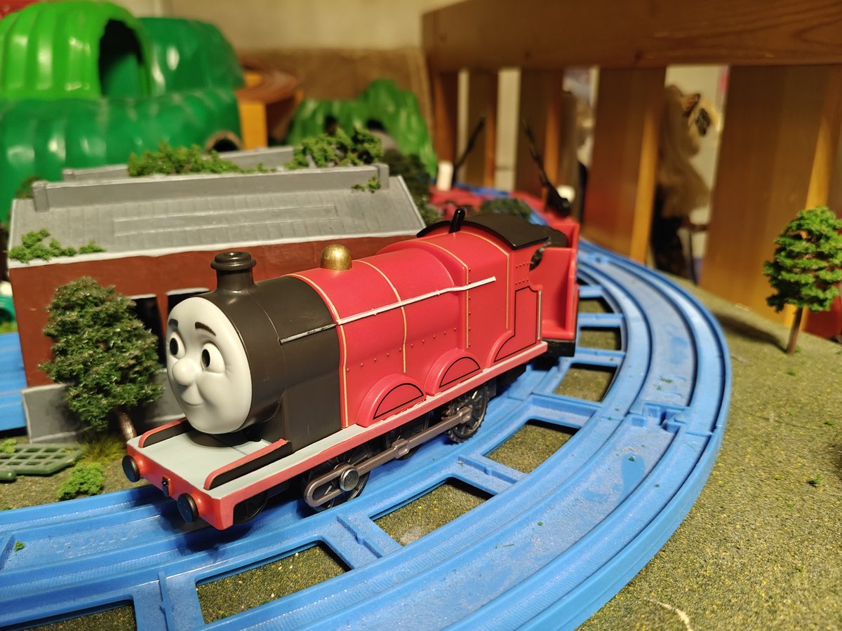 James finally showed up so I grabbed him and made some edits to him. The wheels not aligning with the shell bothers me sooooo much, which I will probably fix eventually. I also shortened the tender connection by cutting off the old one and attaching the coupling to the chassis