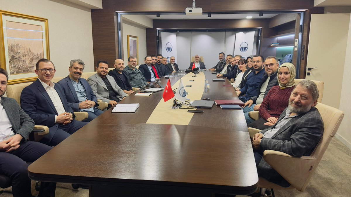 Yeni Dünya Vakfı Başkanımız Mahmut Göksu başkanlığında, yeni dönem yürütme kurulu, yönetim kurulu ve birim başkan yardımcılarımızın katılımıyla tanışma toplantımız gerçekleştirildi.

Birlikte nice hayırlı işlere vesile olacağımız bir dönem olması temennisiyle...

#yenidünyavakfı