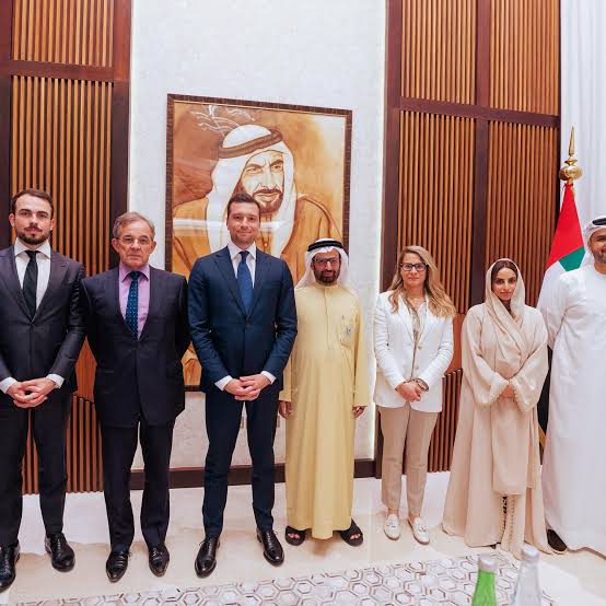 En tout cas Pierrot moi j'ai compris que vous êtes allés aux EAU il n'y a pas si longtemps. 

Tu sais le même pays qui finance les FSR qui tuent à El-Fasher.

Du coup je crois que t'as compris 🙂