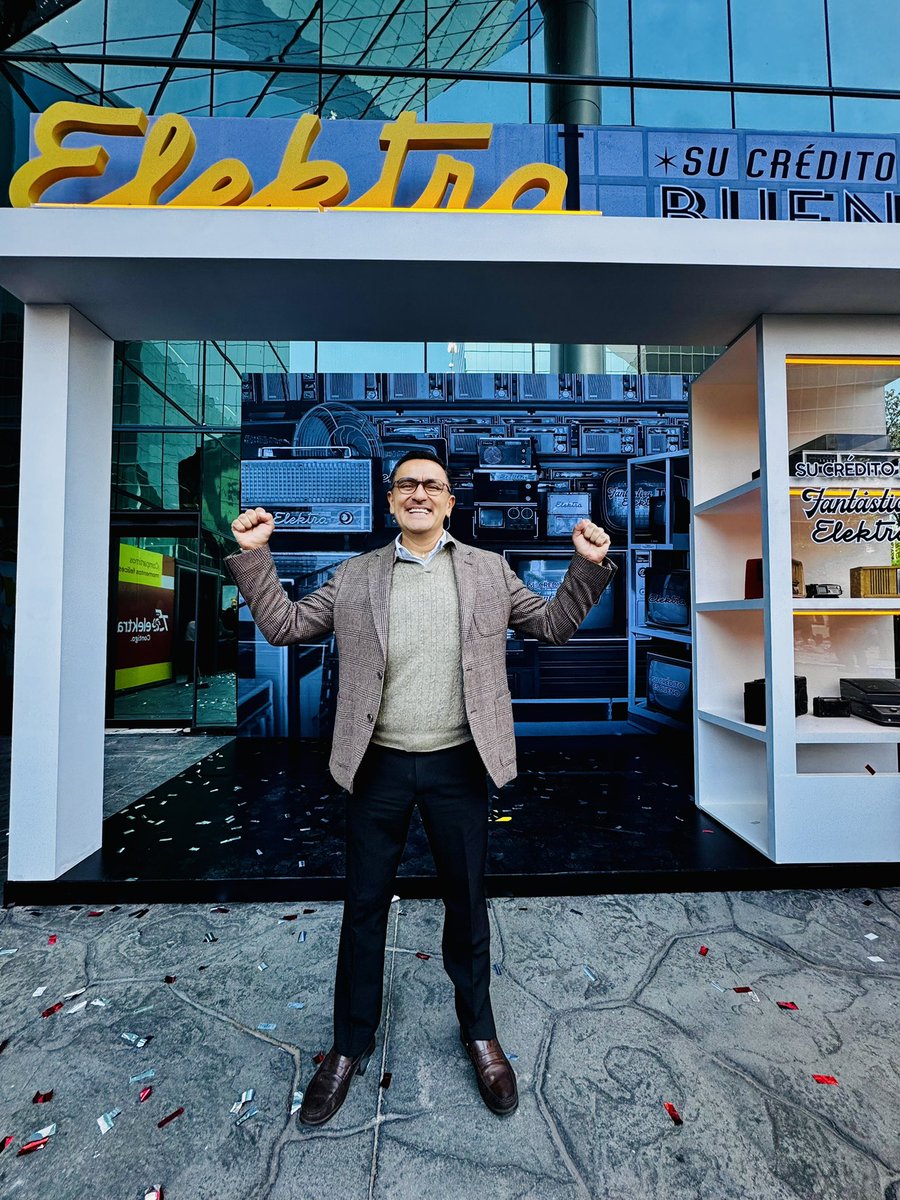 Parhakata's tweet photo. Hoy vibramos de emoción en el festejo por los #75AñosElektra, una historia construida con esfuerzo, pasión y compromiso.

Me honra formar parte de @ElektraMx porque ha transformado la vida de millones de personas y nos reta todos los días a dar lo mejor. https://t.co/ErerCh7yyL