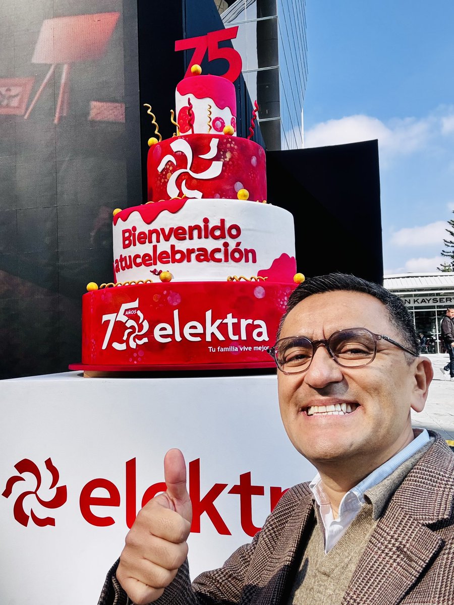 Parhakata's tweet photo. Hoy vibramos de emoción en el festejo por los #75AñosElektra, una historia construida con esfuerzo, pasión y compromiso.

Me honra formar parte de @ElektraMx porque ha transformado la vida de millones de personas y nos reta todos los días a dar lo mejor. https://t.co/ErerCh7yyL