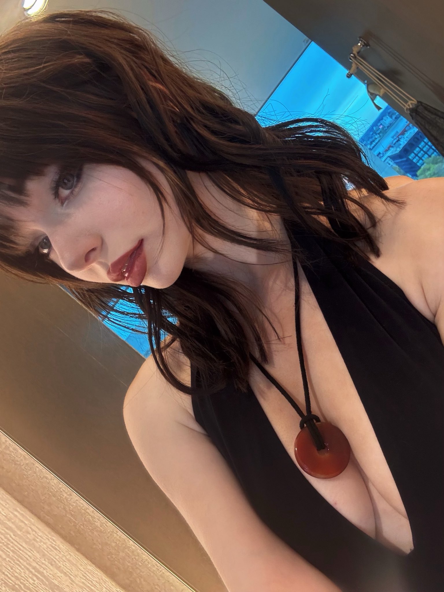 1 pic. someone said i look like sophie thatcher in these pics and my ego may never recover (in the best way possible) https://t.co/ydh5z1BtSb