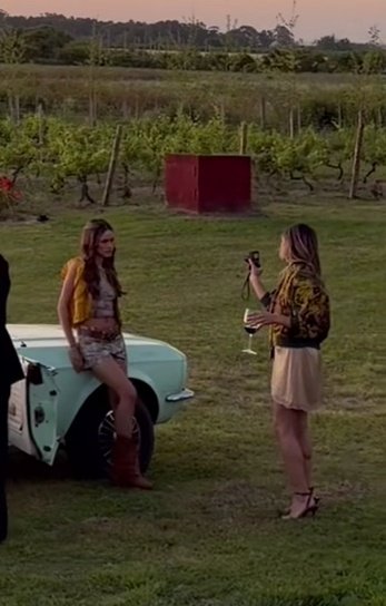 necesito ver estas fotos 

LOLA A LA PECERA