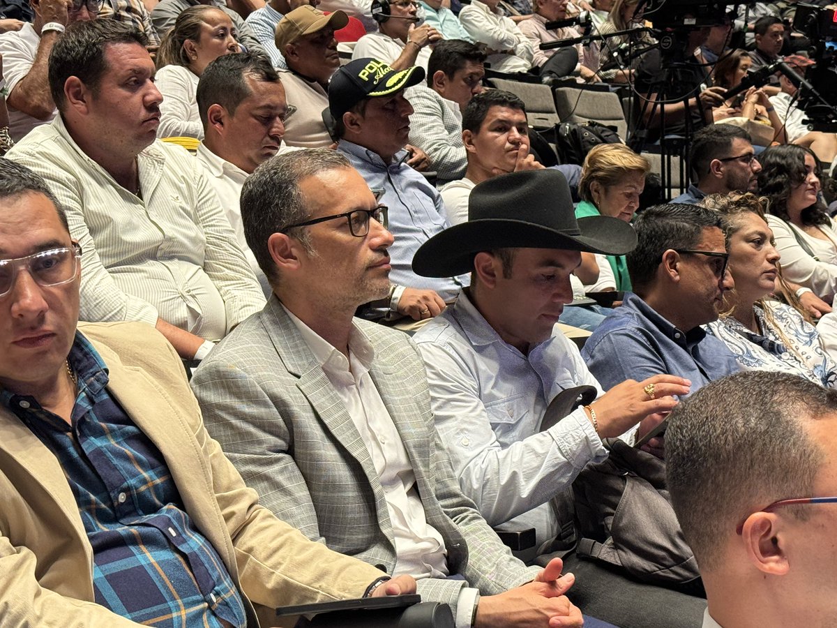 #AEstaHora nuestro director, <a href="/johnmadelgado/">John Manuel Delgado</a>, acompaña al gobernador <a href="/GralJuvenalDiaz/">General Juvenal Díaz</a>, en la Rendición de Cuentas de la <a href="/GobdeSantander/">Gobernación de Santander</a>. 
El progreso y desarrollo de la región se logra con un trabajo articulado, desde las entidades territoriales.
#JuntosConstruimosRegión