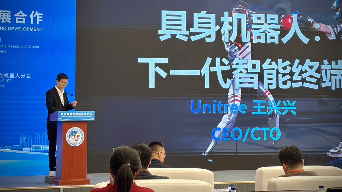 DennisHongRobot's tweet image. I’m in Shanghai!
Delivering the Keynote
at the Humanoid robotics forum
with Unitree’s Wang Xingxing.
Thanks for the invitation! 🤖👍

(Is that how my name is spelled in Chinese? 😛)