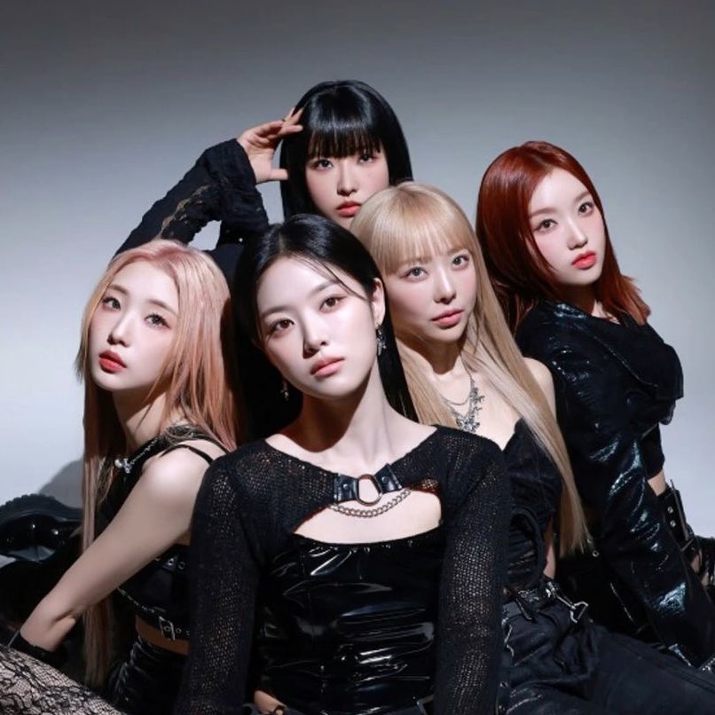 looblebase's tweet image. LOOSSEMBLE UPCOMING BIRTHDAYS

Yeojin — November 11, 2002
Hyeju — November 13, 2001
Hyunjin — November 15, 2000
Gowon — November 19, 2000
Vivi — December 9, 1996

Looblebase will be celebrating each member’s birthday with a dedicated post and a cute birthday hashtag!