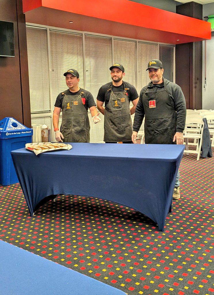 eat_dc's tweet image. I had a fun time helping the @Nationals judge local food vendors at Pitch Your Product. Excited to see who ends up at @NationalsPark next season!