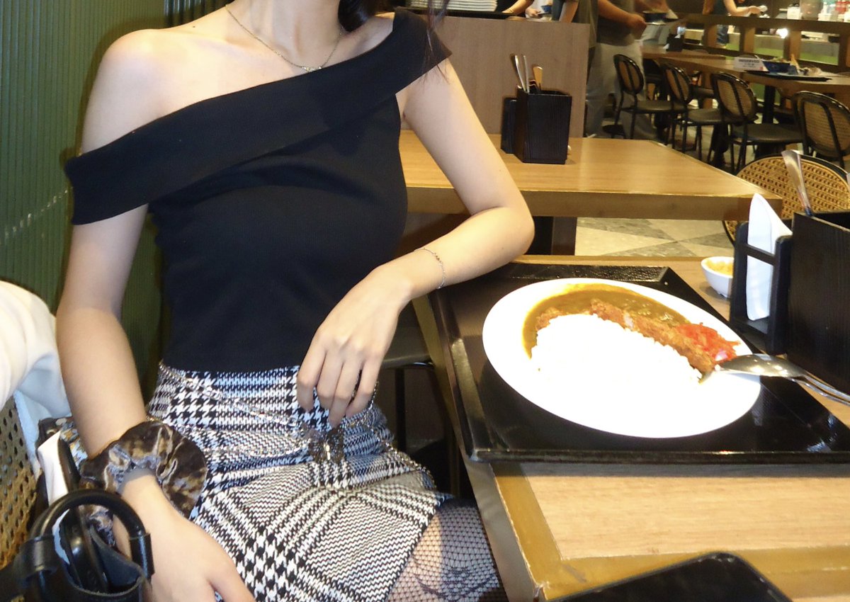 aevcodes's tweet image. my fave outfit recently!! i love loveee @hm #thankyoujavascript 
*turns into mist*