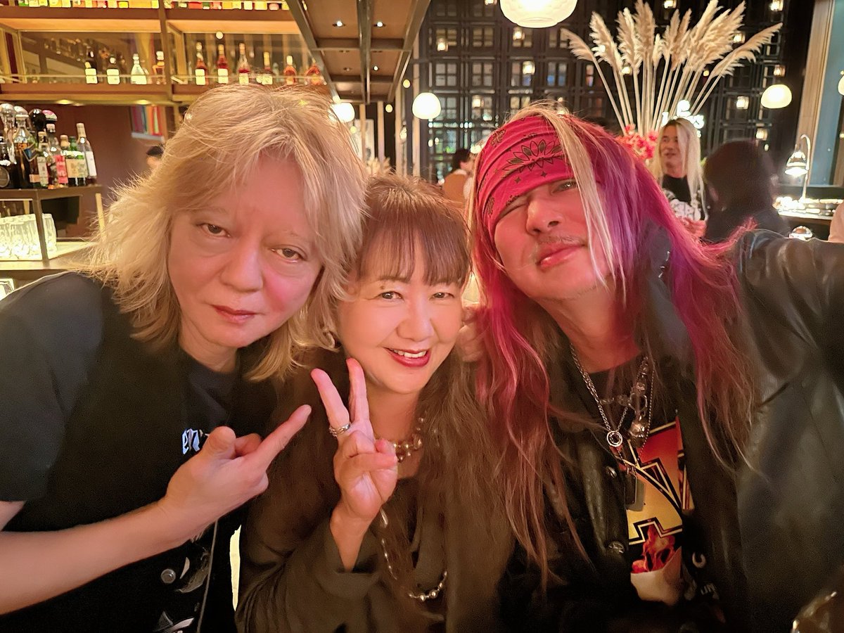 akemioshima's tweet photo. PATA様還暦パーティーにて。CRAZY COOL JOE、SEX GEORGEとパチリ。
名前がすごいね（笑）。 https://t.co/Yk8E0lgUvG