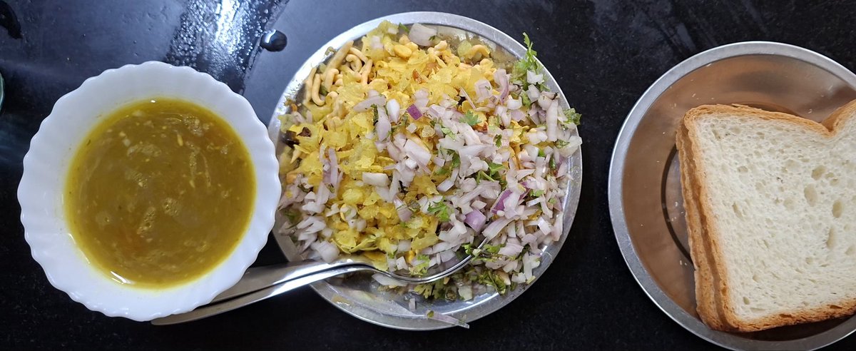 aparanjape's tweet photo. At #Pune's oldest Misal restaurant - 'Vaidya Upahaar Gruha' (established 1910) at Budhwar Peth, near Phadke Haud.

Nice non-spicy Misal (note - tasty Misal doesn't have to be very spicy!).

A tradition and a building that is well over 100 years old. 

Do try the Sabudana Khichadi, Pohe and Sheeraa as well.