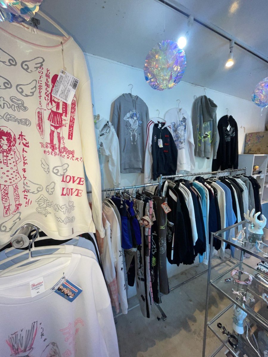 東京店4周年目！！開きました！！
オーナーは後ほど！！！
sheepちゃんがお店番してくれてます🐏