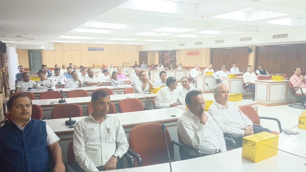 सतर्कता जागरूकता सप्ताह 2025 का समापन समारोह 04.11.2025 को सीएटीसी प्रयागराज में आयोजित किया गया।
ईडी सीएटीसी ने सतर्कता को साझा जिम्मेदारी बताते हुए ईमानदारी व पारदर्शिता के प्रति प्रतिबद्ध रहने का संदेश दिया।
#VAW2025
<a href="/AAI_Official/">Airports Authority of India</a> <a href="/CVCIndia/">CVC, Govt. of India</a>