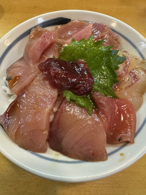 お昼海鮮丼
異常なまでに美味 