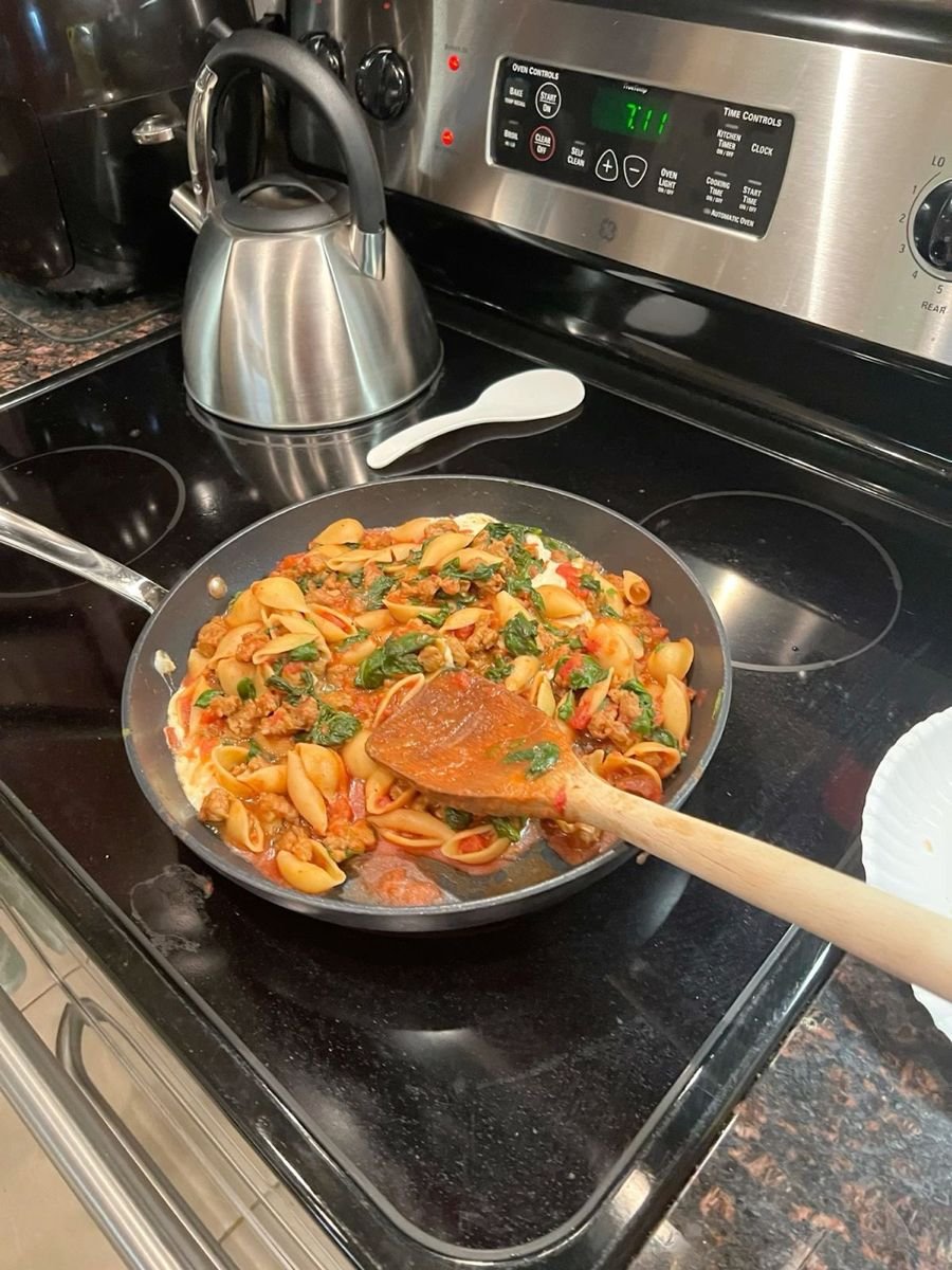 Mialoverna's tweet photo. I am getting ready to make dinner, and the delicious aroma of the food is so tempting. Even before the meal is ready, the smell is making me feel hungry. Now, I’ll have to wait until the food is ready to satisfy my hunger.
#food #dinner #delicious #yummy #cooking #foryou #enjoy https://t.co/68iQmHFQl5