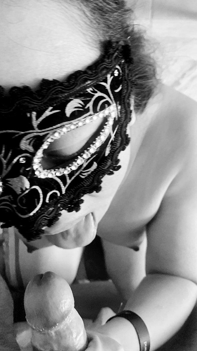 Esposos_MID's tweet photo. 💋 Hay algo en los labios de #Marbella que detiene el tiempo.
Un beso suyo y todo lo demás deja de importar…🤤
Entre su sabor y su mirada, me pierdo sin querer encontrarme 🔥

#SoftBliss #Swinger #Parejas https://t.co/UgBe8E0XHz