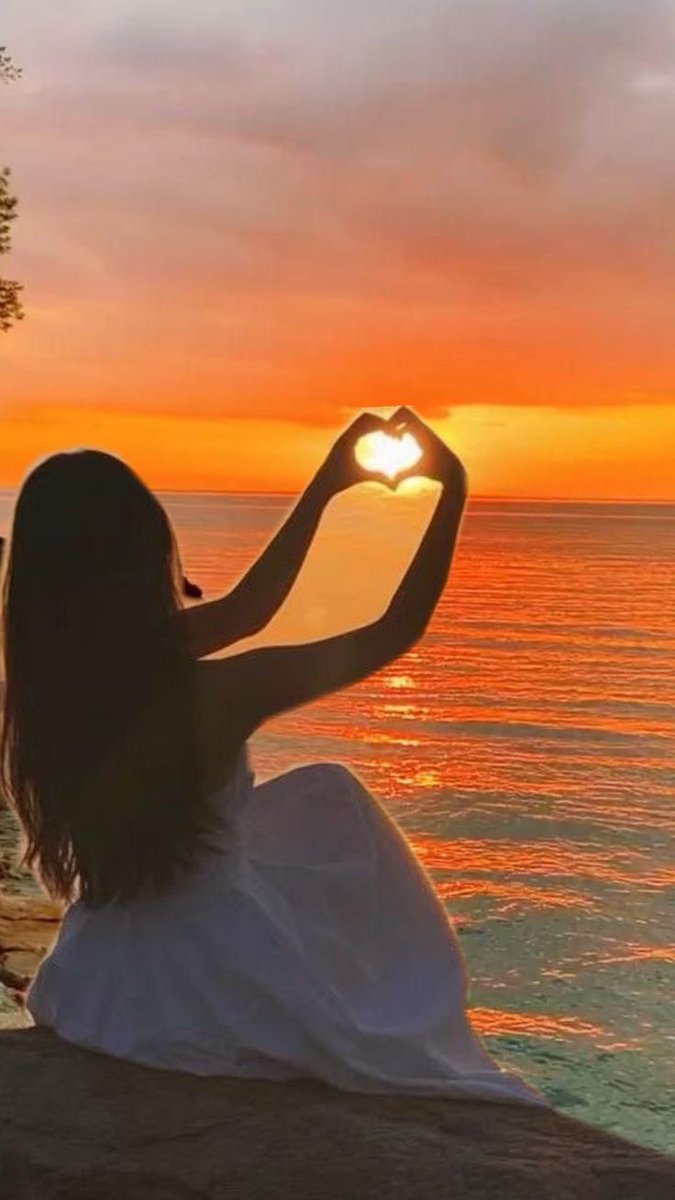 كل صباح يهبك الله روحا جديدة  .. 
فلا تنهض بقلب عالق في غروب الامس .. 

اسعدتم صباحا #هدهد