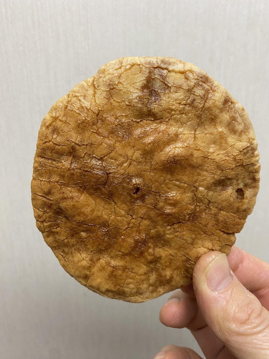 icemantorao's tweet photo. #ricecracker
I ate this
Moist rice cracker with rich soy sauce flavor
It was soft texture
Fllavor of the soy sauce was infused perfectly and it was delicious
I wanna buy it again https://t.co/ZWLJhHrjoQ