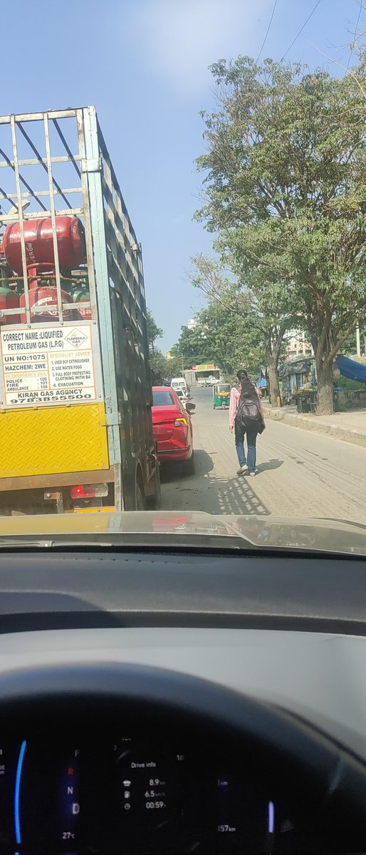 nist361's tweet photo. Standing in yadugaramma circle since 30min no car movement at all.Only one side it is moving other side it is stopped please help @dcpwhitefield @DKShivakumar @blrcitytraffic https://t.co/4C4gMCHirD