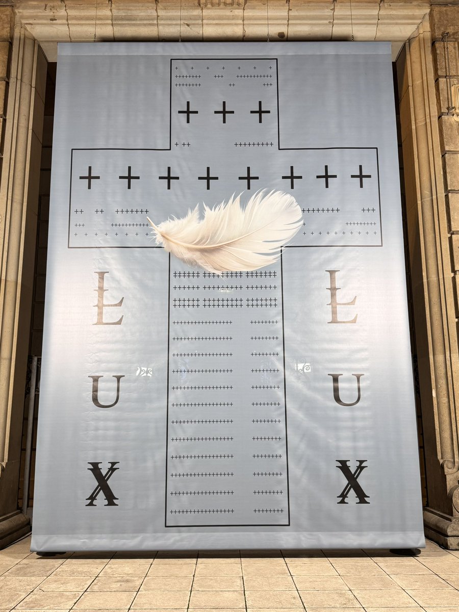 CarmenFarala's tweet photo. Listening Party LUX -Rosalía . 
🤍🤍🤍🤍
#rosalia #LUX https://t.co/nHdvSub4Ip