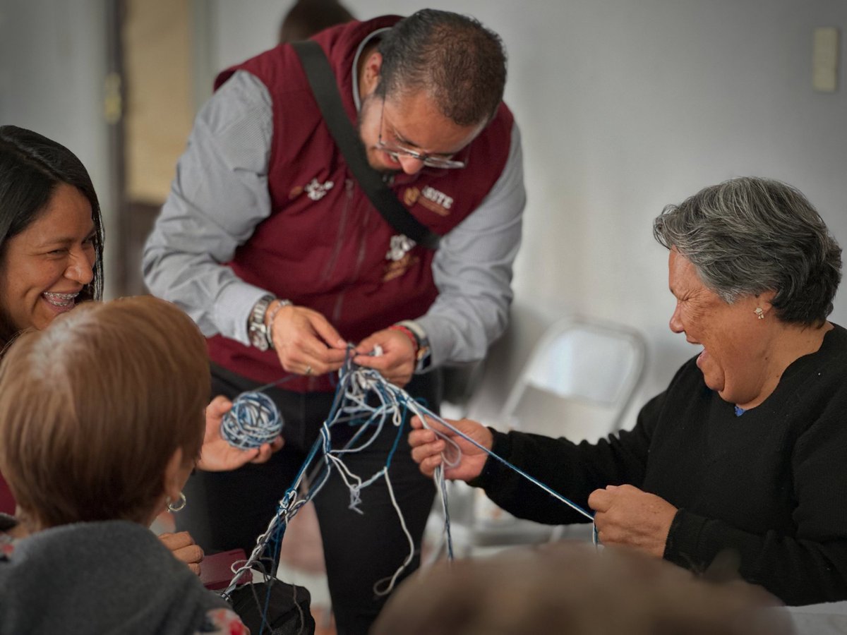 Pienso que convivir también es servir.
Escuchar, compartir y reír con nuestra derechohabiencia es parte esencial de una cultura del trato digno; porque el respeto y la empatía se construyen en el encuentro humano, no solo en los trámites.
#TratoDigno <a href="/ISSSTE_mx/">ISSSTE</a> <a href="/martibatres/">Martí Batres</a>