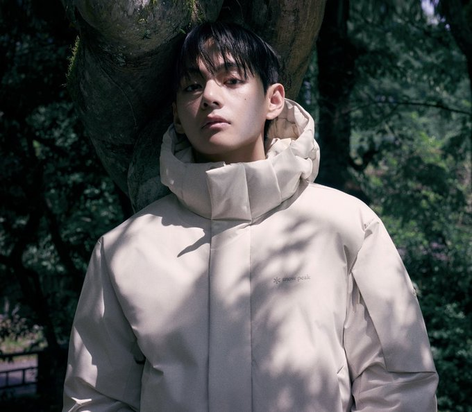 KTHIndonesia's tweet photo. Foto terbaru Taehyung di website Snow Peak

SNOW PEAK AMBASSADOR V
V FACE OF SNOW PEAK APPAREL
#TaehyungxSnowPeak
#VxSnowPeakApparel https://t.co/xLVsa6eSXj