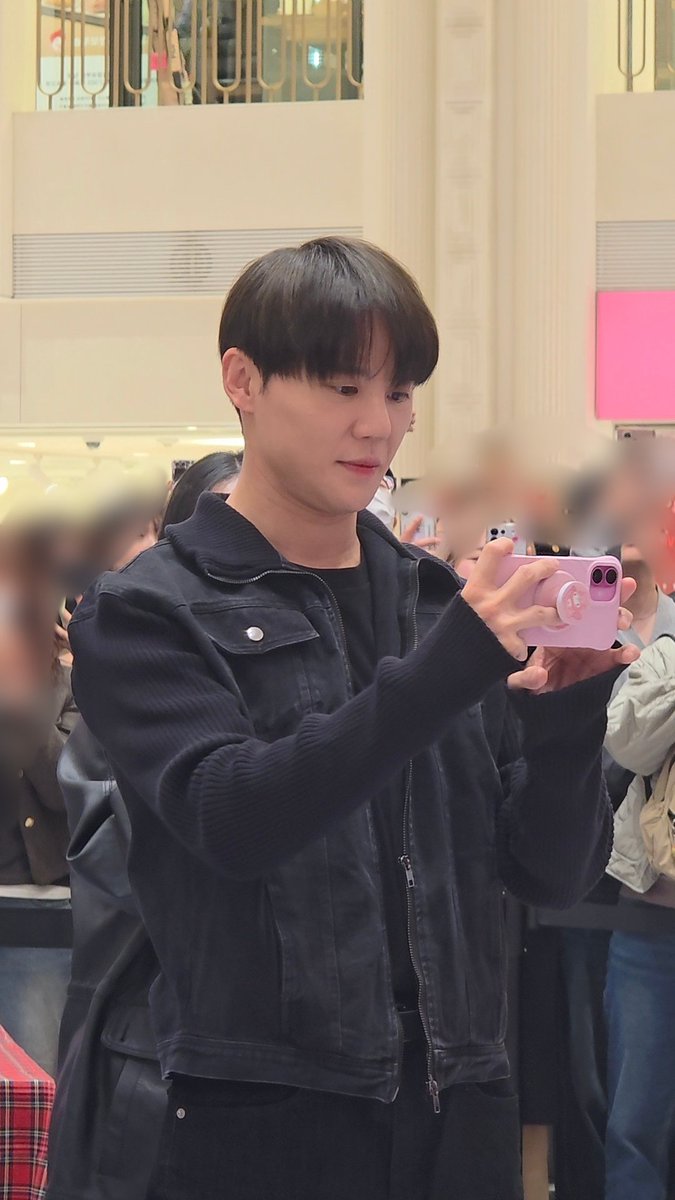 근사하게 찍어조. 잘 못찍는거 아냐?
바라지는 마 
바라지 않을게

라는 대화를 하면서 썸머 사진찍어주는중ㅋㅋㅋ