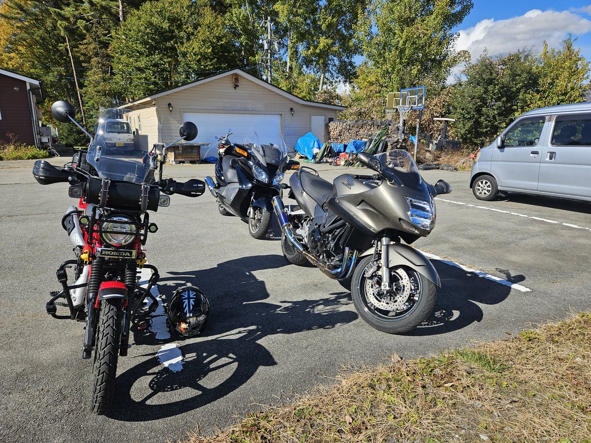 cbr1100xx3091's tweet photo. マスターのブラバも元気そう!
腹へった!(T∀T)
ランチは久々の絶品ロ-ストビ-フカレ-頂きます(。-人-。)
マスターが育てた、無農薬のあきたこまちも最高!
辛さと濃厚さがヤバイ!
旨過ぎるわ~~~( ;∀;)
#茅野市
cafe & restaurant #attaca (あったか)
#八ヶ岳エコーライン 沿い https://t.co/uzfJU7ER5U