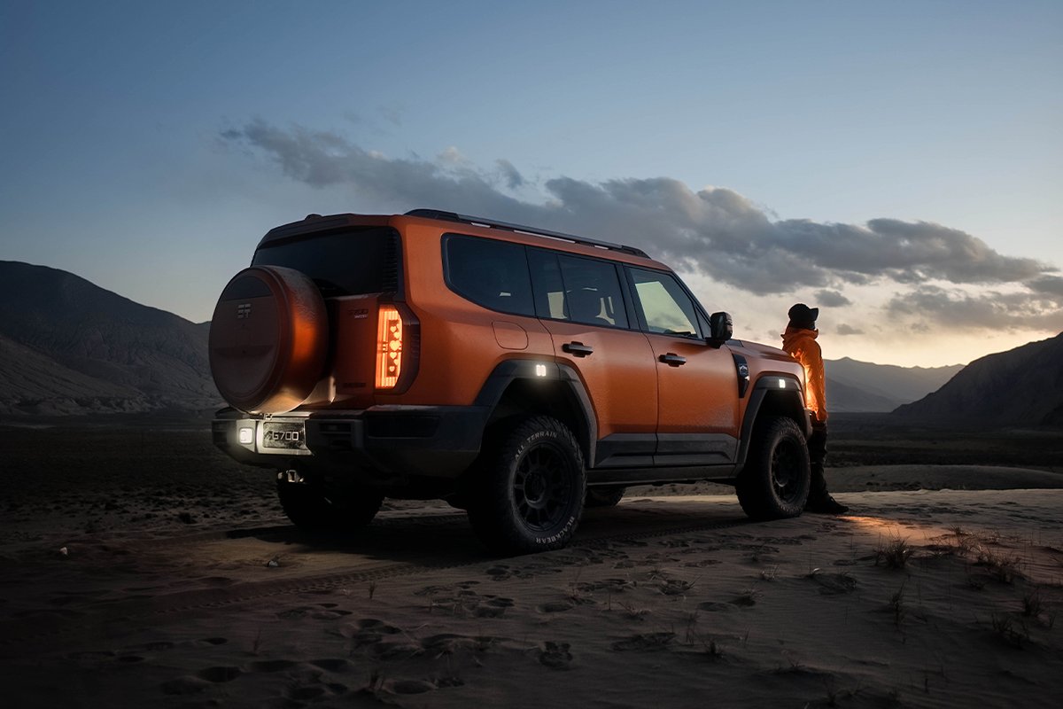 JETOUR_Global's tweet photo. Shine brighter, drive further, not for distance but for purpose.

Behind the wheel of the bold orange G700, we move in harmony with the wild, honoring the guardians keeping Hoh Xil alive and thriving. https://t.co/vQFtbRSh3P