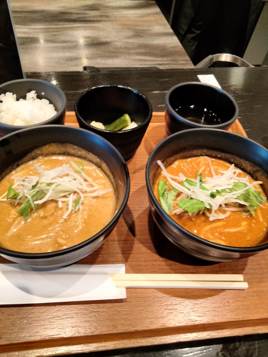 egoshiani2's tweet photo. 百名店の巻
#まつや 香川 醤油800円
超旨い!旨パツ自家製中細麺に煮干鯖節
#横浜家系らーめん天王家寒川総本店 寒川 ラーメン850円
旨い!!!旨中太短麺に旨味乳化豚骨醤油
#cuud 羽田空港第1ターミナル ハーフ&ハーフ1600円他
旨い!!!コシある細うどんに旨味spiceまろやかな冷しカレーうどん https://t.co/pkooO2W3Kf