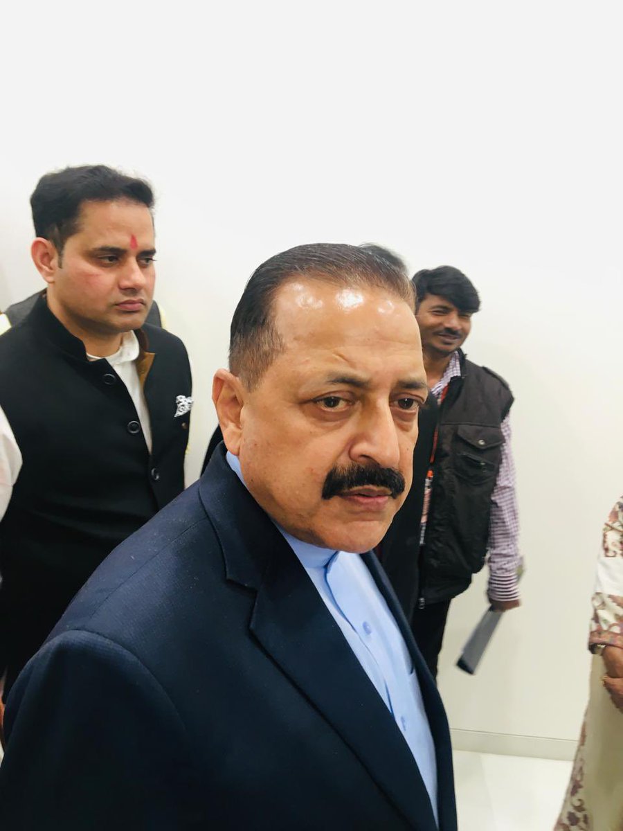 माननीय केंद्रीय मंत्री भारत सरकार आदरणीय श्री <a href="/DrJitendraSingh/">Dr Jitendra Singh</a> जी को जन्मदिन की हार्दिक बधाई एवं अनंत शुभकामनाएं।🎂💐

प्रभु श्रीराम जी से आपके उत्तम स्वास्थ्य एवं सुदीर्घ जीवन की कामना करता हूँ।