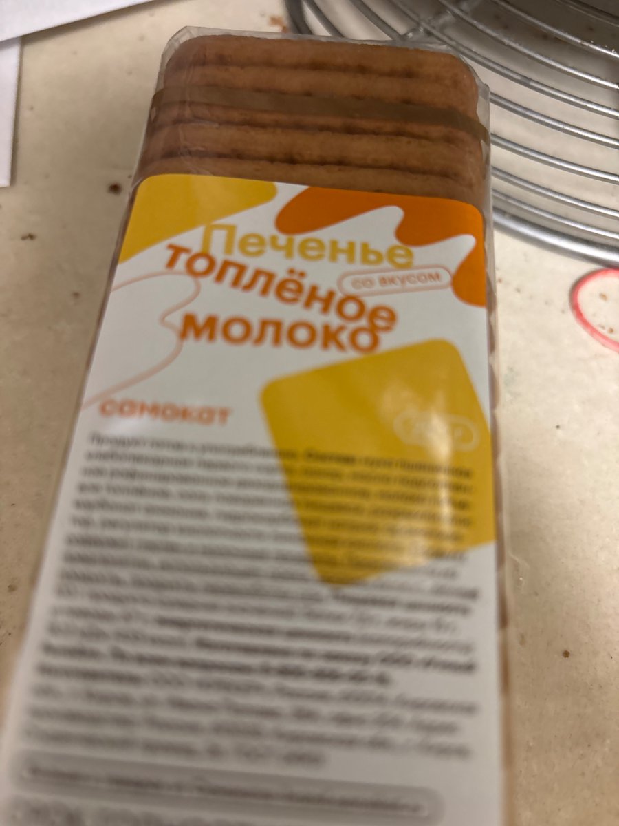 Доча прилетела. Гостинцев навезла. Папа счастлив. Полгода один. По ночам уже на луну выл.