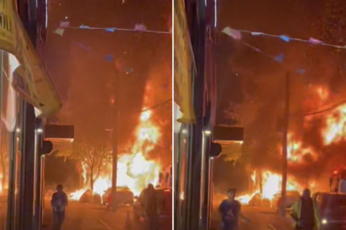 XNews24_7's tweet photo. ๐จ BREAKING: BRONX CAR BOMBING?
6 FIREFIGHTERS INJURED in massive explosion flames engulfing FDNY heroes as they battle the blast.
NYC under siege?
#BronxExplosion #FDNYHeroes #NYC
(Source: NYP) https://t.co/Q1dLaA5qPd