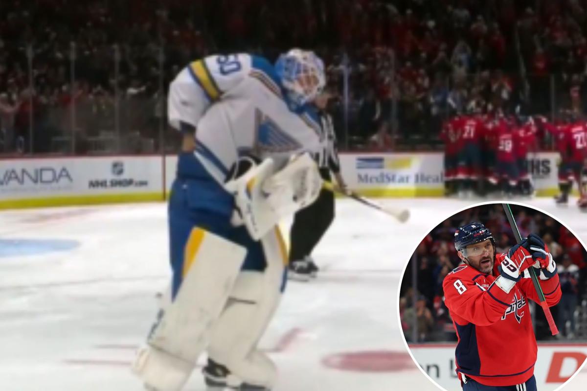 Blues goalie Jordan Binnington tries to steal puck from Alex Ovechkin’s historic 900th goal trib.al/EOcBc09