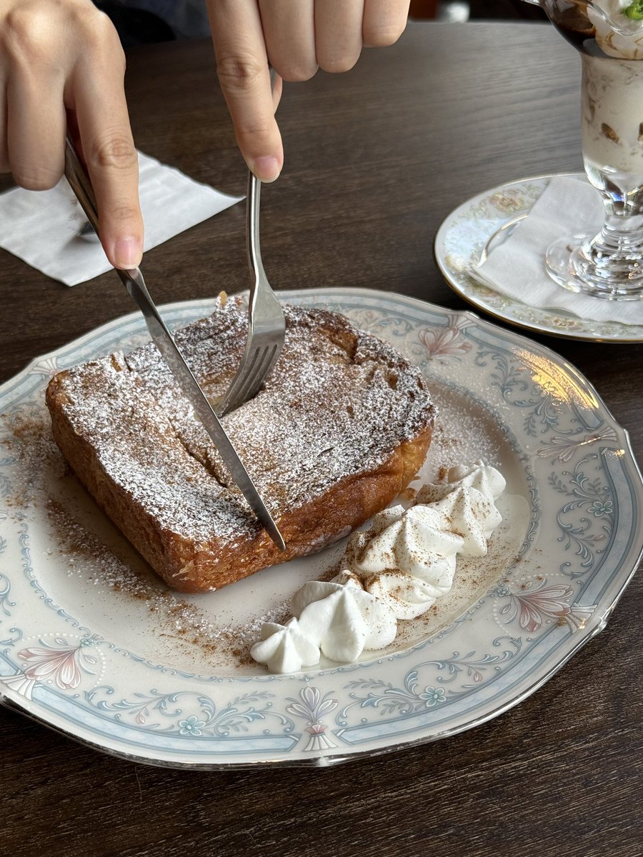 문래 킷사고구마  
운좋게 갈때마다 웨이팅없다 근데 먹고나오면 웨이팅 짱많음... 푸딩파르페랑 메론소다랑 커피플로트 카페오레 좋아
