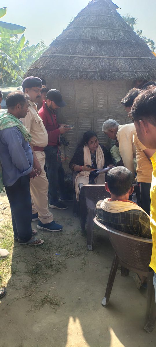 prabhatkhabar's tweet photo. बिहार ,गोपालगंज में “रोड नहीं तो वोट नहीं” का नारा–पांच बूथों पर ग्रामीणों ने घंटों किया मतदान बहिष्कार, अधिकारियों के समझाने पर दोबारा शुरू हुआ मतदान.
#BiharElections2025 #Gopalganj #VotingBoycott #RoadNahiToVoteNahi #ElectionUpdate #LoktantraKaTyohar #PrabhatKhaba
@ECISVEEP https://t.co/LEKwEZudN4