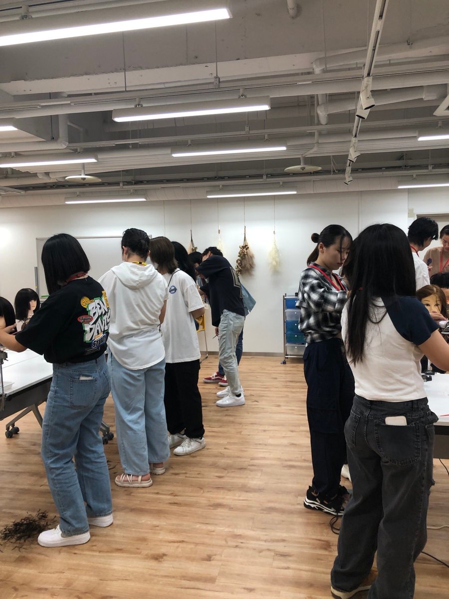 OpenToyamabc's tweet photo. 今週末のオーキャン、まだ予約受付中💁🏼‍♀️✨

ＴＢＣ学生による　
ｍｉｎｉＳＨＯＷ開催！！✨

🌈好きな体験を選べる💄
 
1　 ヘアカット体験
2 　メイク体験
3 　まつエク体験

お申し込みはこちらから
↓  ↓  ↓  ↓  ↓
https://t.co/B9QL0k1bCt

#富山県美容学校
#富山美容専門学校
#富山専門学校 https://t.co/4JNXuv7qop