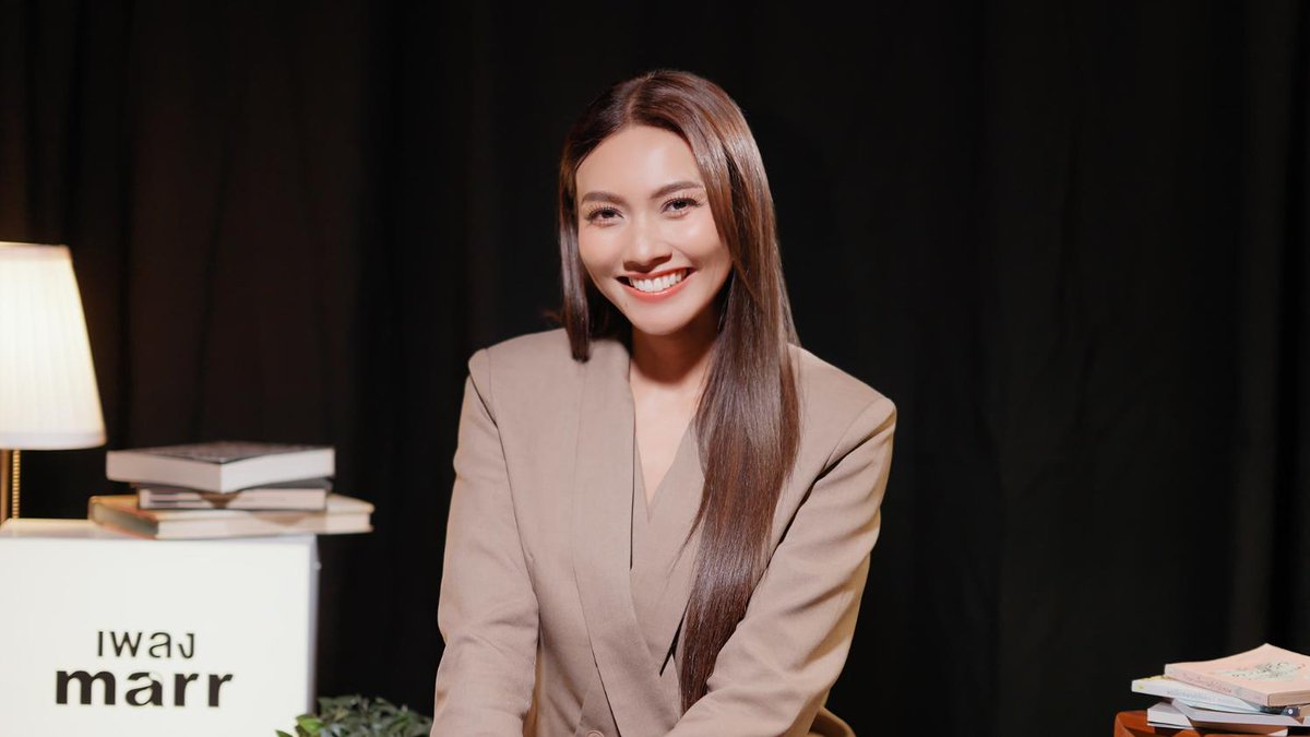 “หัวใจปลอดภัยดี” เพลงอบอุ่นจาก ‘แก้ม วิชญาณี’ ถ่ายทอดพลังของการรักตัวเอง ที่ได้ร่วมทำกับ marr team

แก้ม วิชญาณี เปียกลิ่น หรือที่แฟน ๆ รู้จักกันในชื่อ “แก้ม เดอะสตาร์” ศิลปินหญิงมากความสามารถ เจ้าของน้ำเสียงทรงพลังและเอกลักษณ์ไม่เหมือนใคร