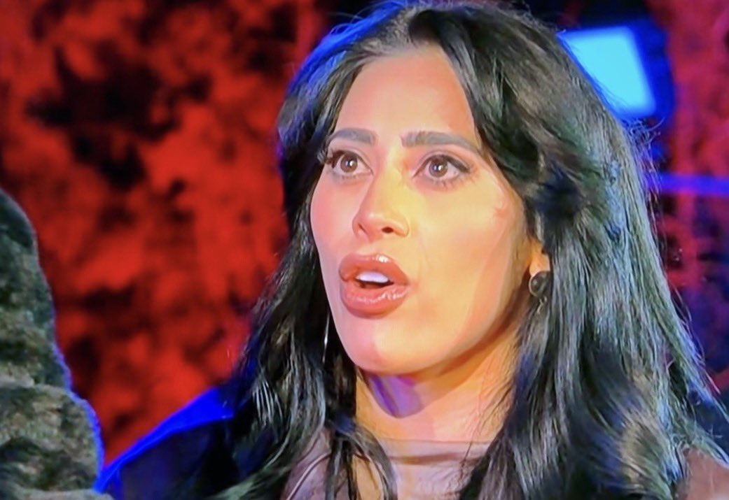 Con la pena pero dentro de la Granja está siendo mucho más VIOLENTA Kim que Eleazar. 

#LaGranjaVIP