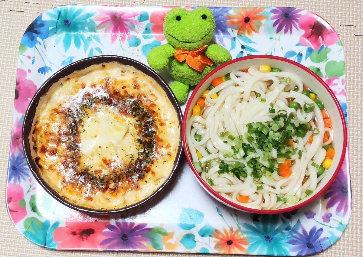 UR8173mi's tweet photo. 昨日は帰宅するのに いつもの倍以上かかった…せっかく早く帰宅しようと思い 職場を 出たのに JRが止まってて  30分待ったけど無理そうでバスに切り替えた💦 今日は休みだったけど まだ朝でも止まってた…出勤でなくて良かった

#昼食 #おうちご飯 #おうちごはん #お腹ペコリン部 https://t.co/AmVY5cbNV6