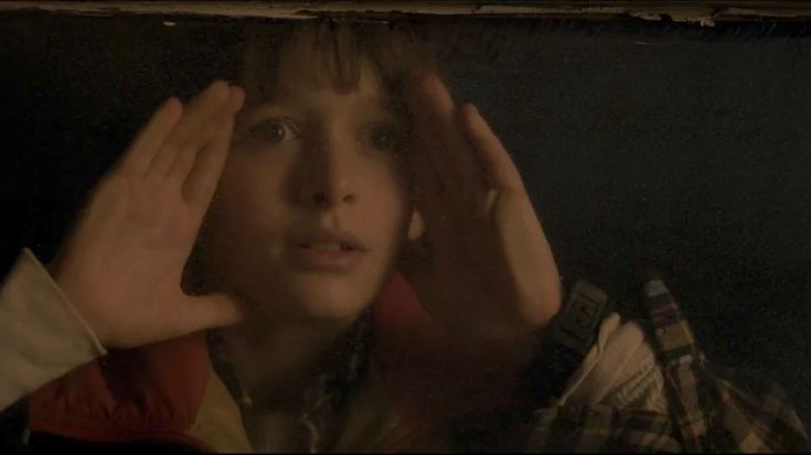 sorcrers's tweet photo. “happy” stranger things day!! https://t.co/sdN3Ul3fTD