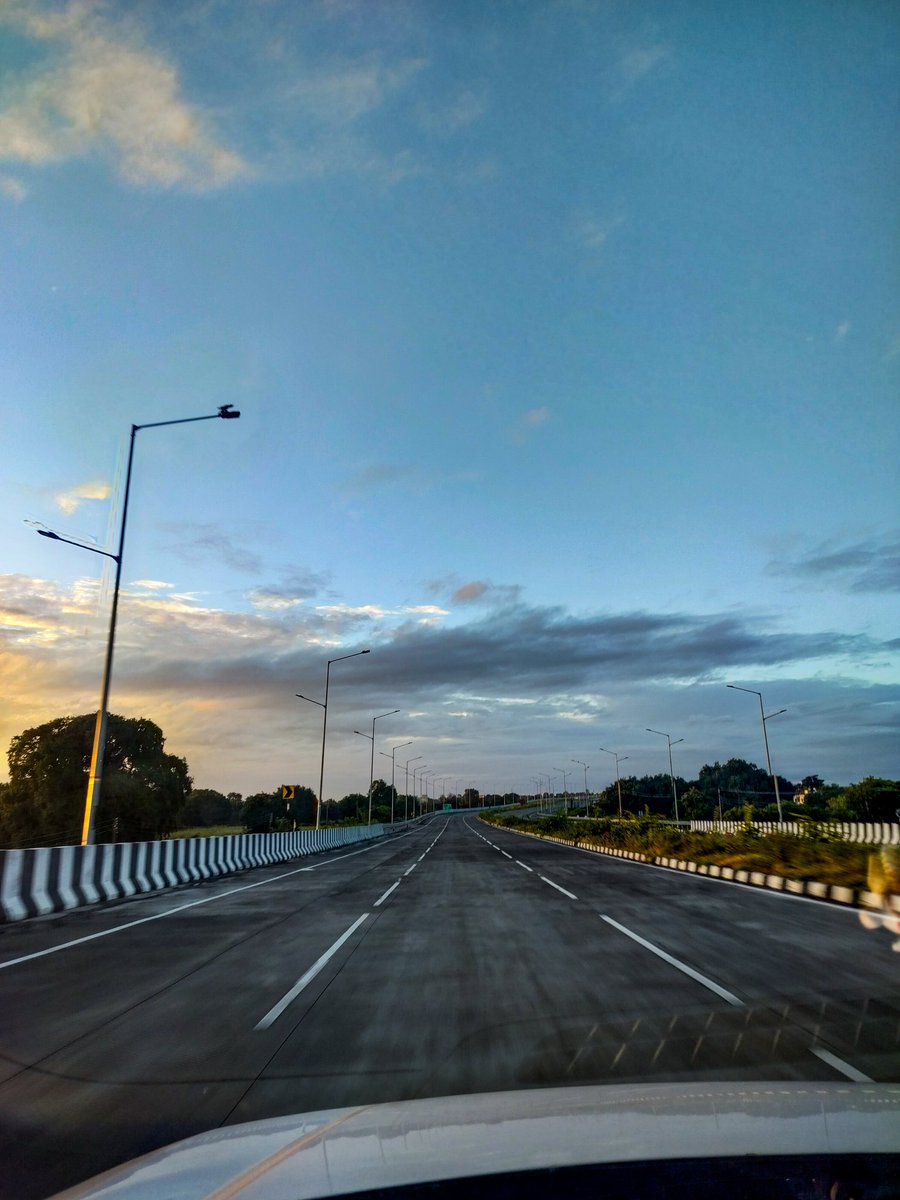 iamsaur_casm's tweet image. Latur - Pune National Highway 65.