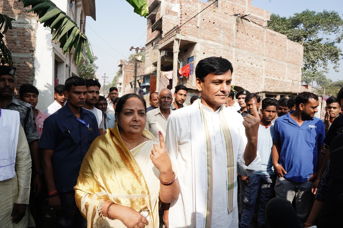 nityanandraibjp's tweet photo. बिहार विधानसभा चुनाव-2025 के लिए आज मतदान किया।

प्रथम चरण के सभी मतदाताओं से अपील है कि लोकतंत्र के पर्व को उत्साह से मनायें और मतदान करें।

 #Vote4ViksitBihar https://t.co/LAILoouYxT