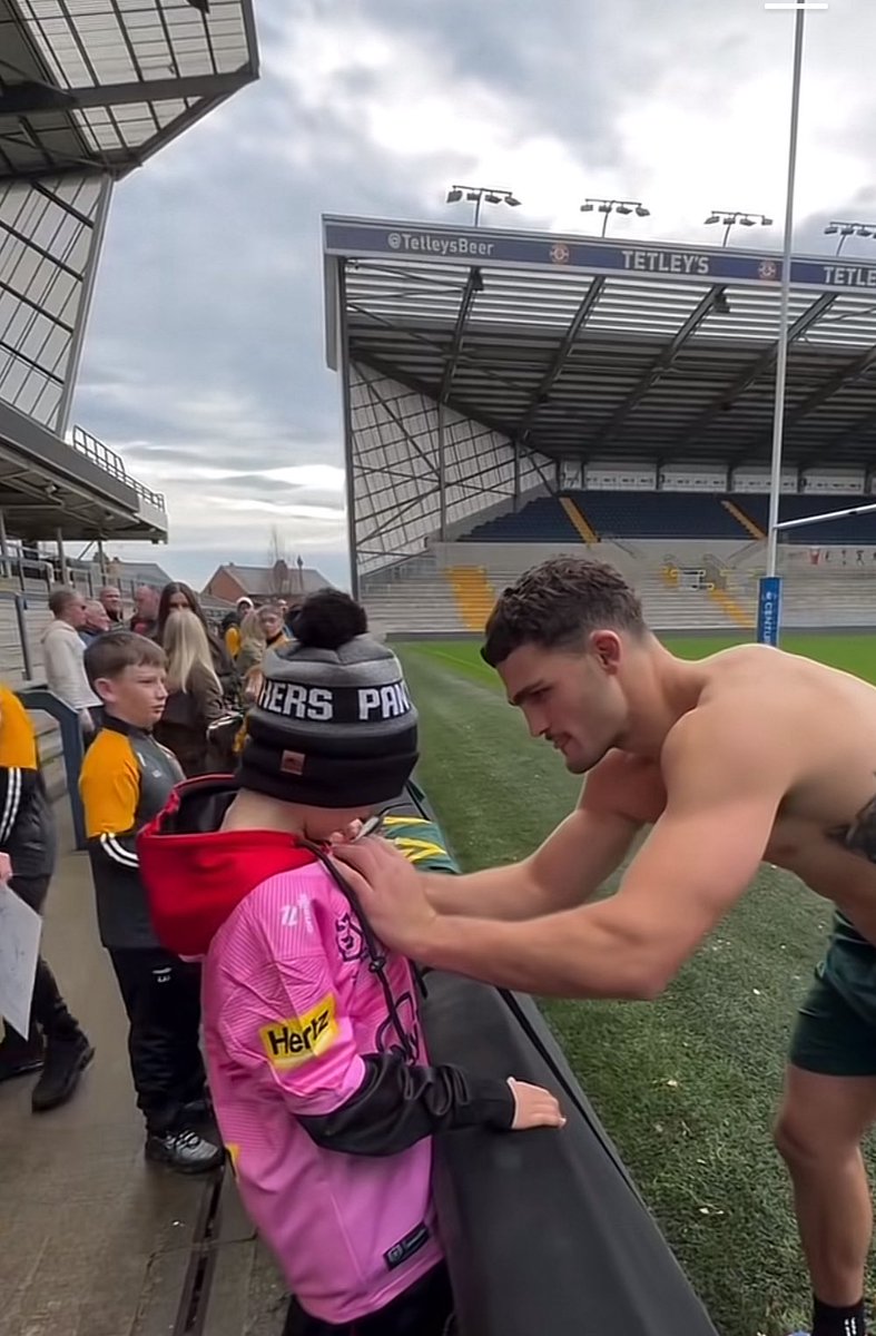 gavin_laing's tweet image. Great to see the next generation of players and fans meeting their heroes and engaging with the game.

That’s what this tour is about.

That’s why they moved it to England.

#Ashes2025